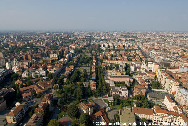  Panoramica su viale Restelli - click to next image