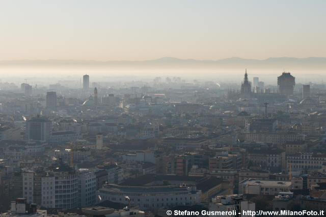  Panorama controluce nebbioso verso il centro - click to next image