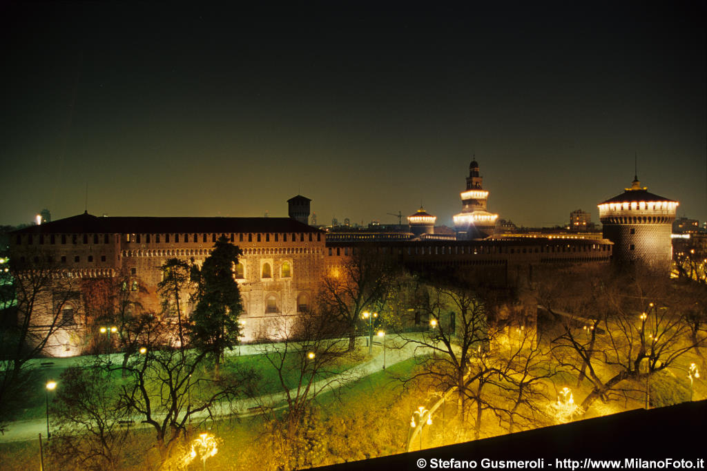  Castello illuminato - click to next image