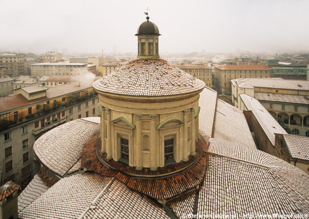  Cupola e tetti S.Vittore innevati - click to next image