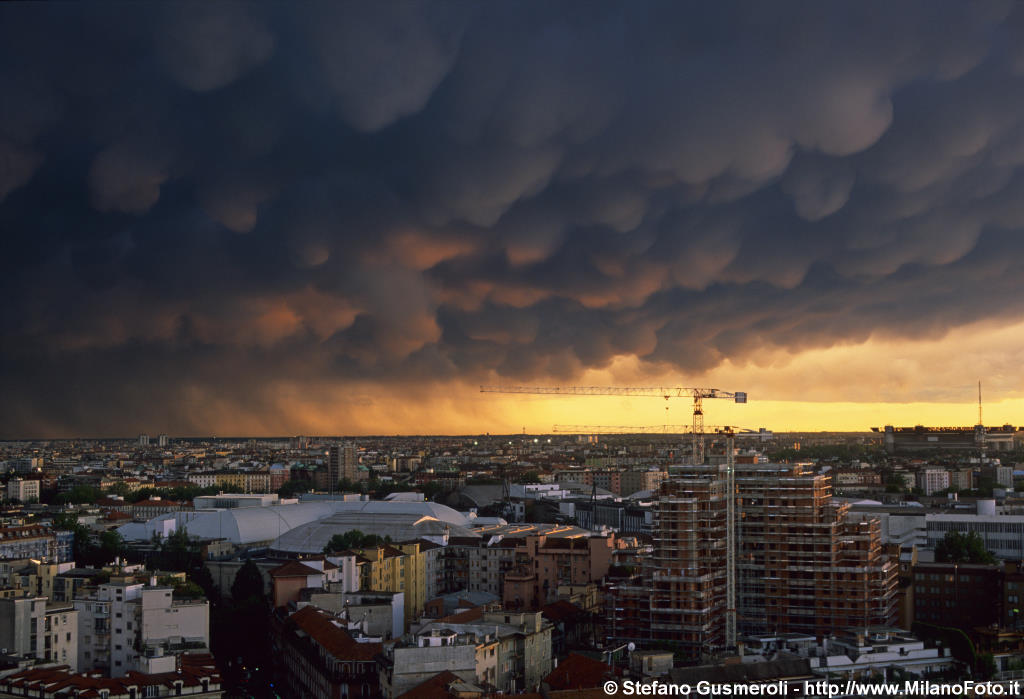  Mammatus al tramonto sulla Fiera - click to next image