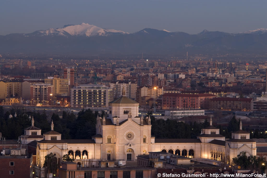  Famedio del Cimitero Monumentale e monte Generoso - click to next image