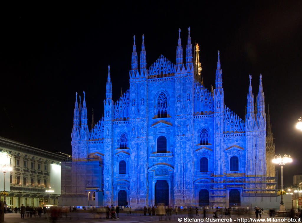  Duomo blu per la giornata del diabete - click to next image