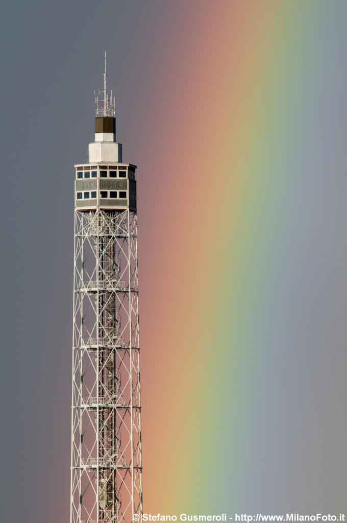  Torre Branca e arcobaleno - click to next image