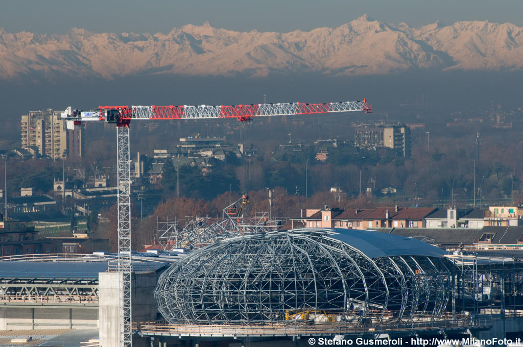  MIC - Copertura auditorium e alpi innevate - click to next image