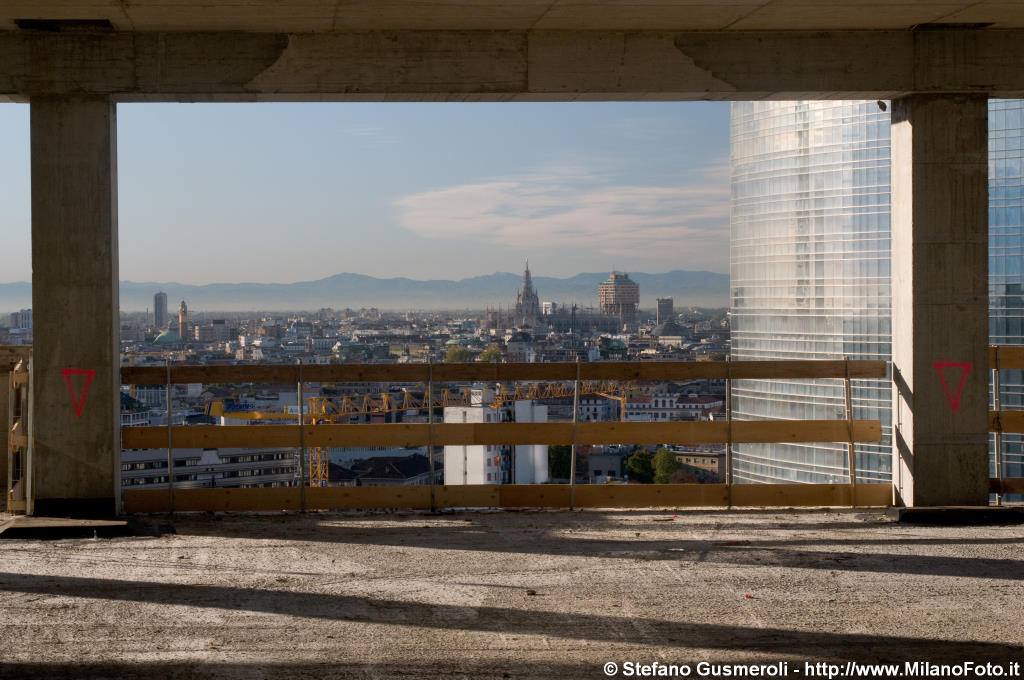  Panorama dal Bosco Verticale - click to next image