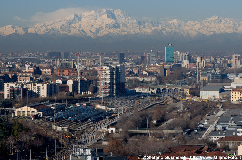  Scalo Farini e monte Rosa - click to next image