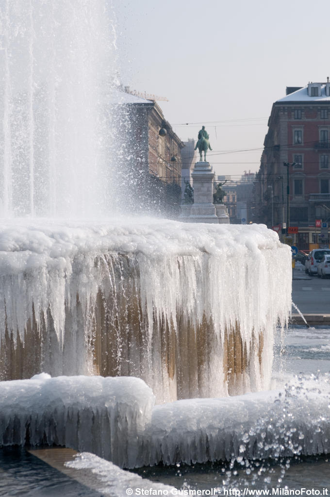  Fontana ghiacciata - click to next image