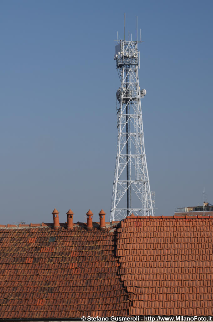  Torre telecomunicazioni caserma via Lamarmora - click to next image