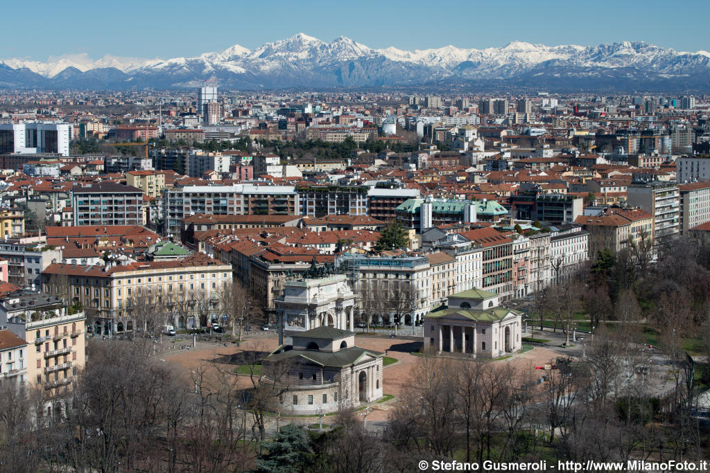  Piazza Sempione e Grigne - click to next image