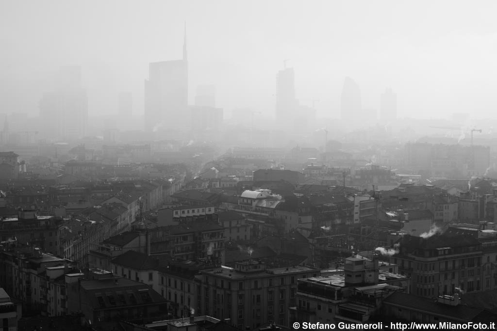  Porta Nuova tra la nebbia - click to next image