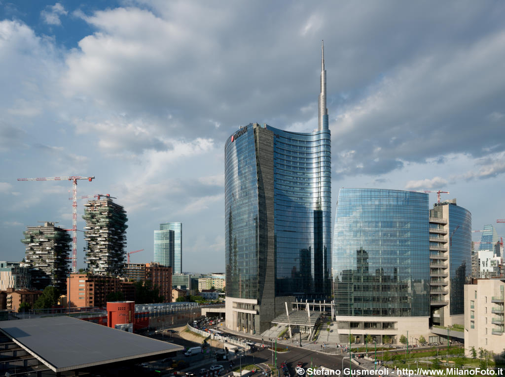  Torre Pelli - click to next image