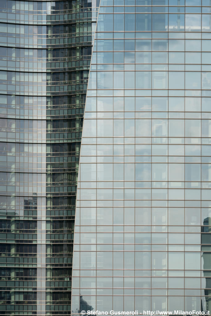  Clad torre Pelli - click to next image