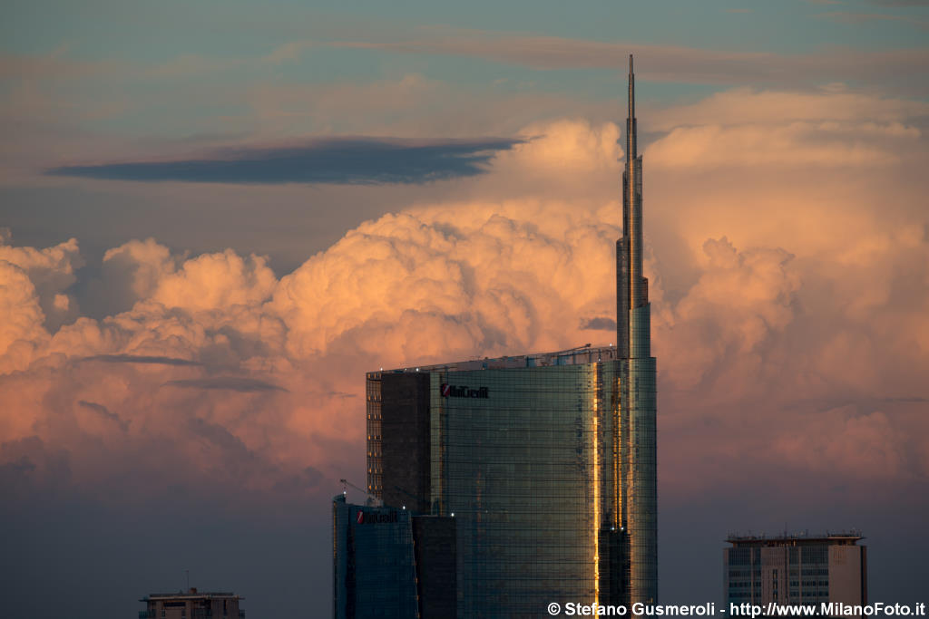  Torre Pelli e cumulo - click to next image