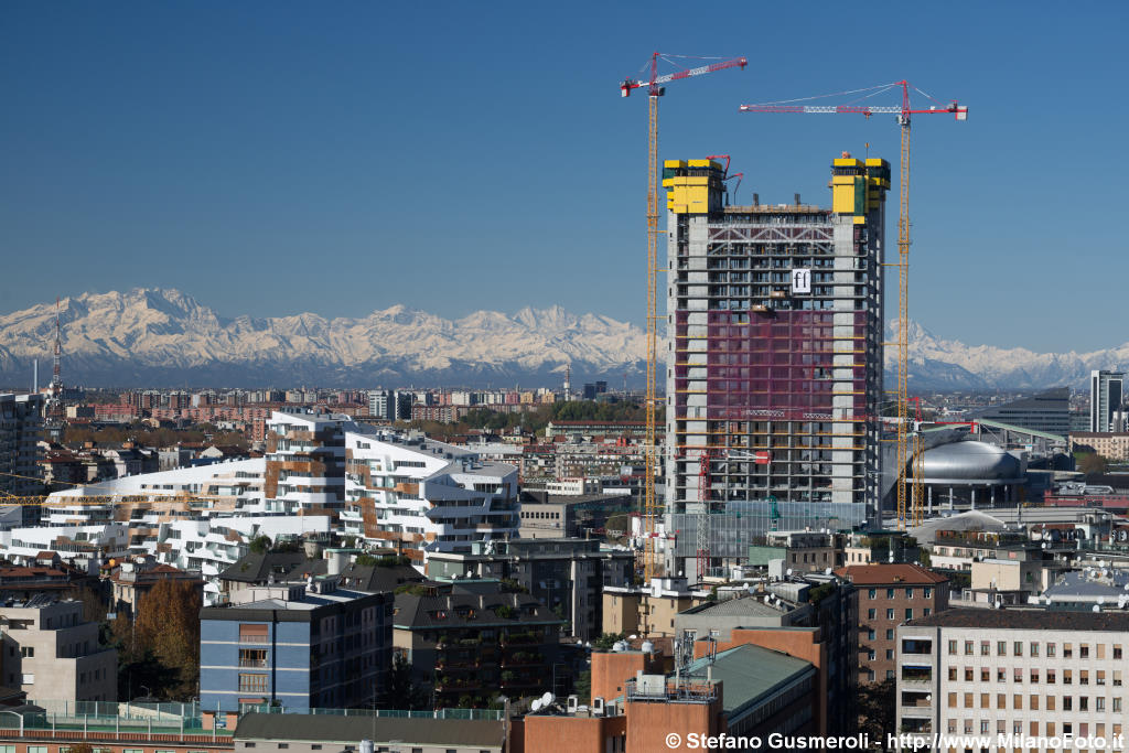  Torre Isozaki in costruzione - click to next image