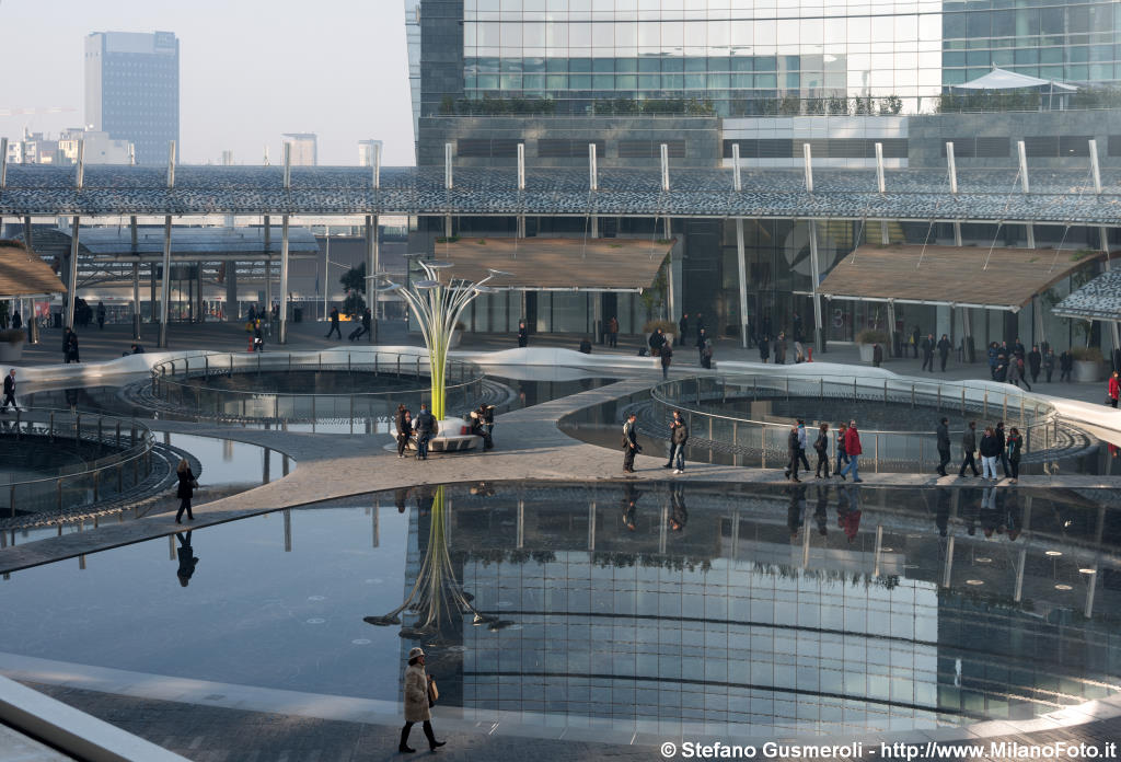  Piazza Gae Aulenti - click to next image