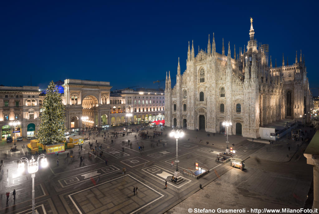  Piazza Duomo - click to next image