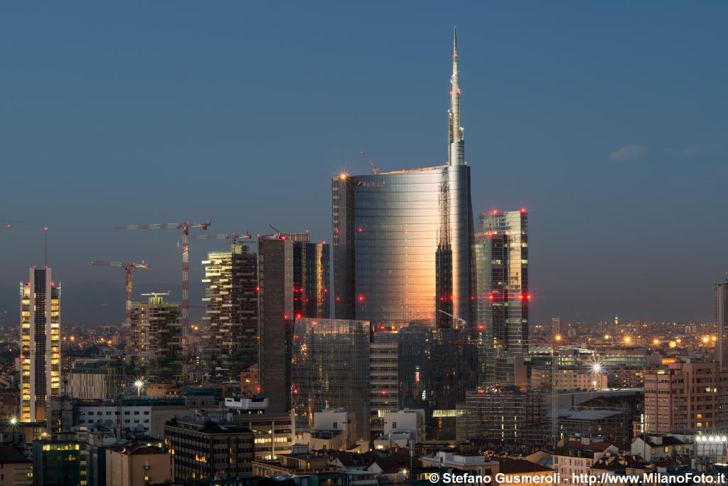  Torre Pelli al tramonto - click to next image